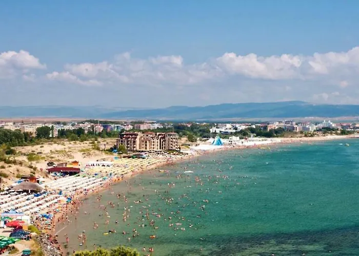 Comfortable In 65 M² Shared Pool Апартаменти *