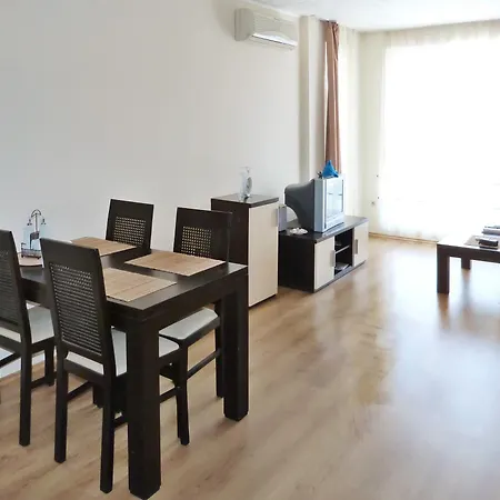 Comfortable In 65 M² Shared Pool דירה סאני ביץ'